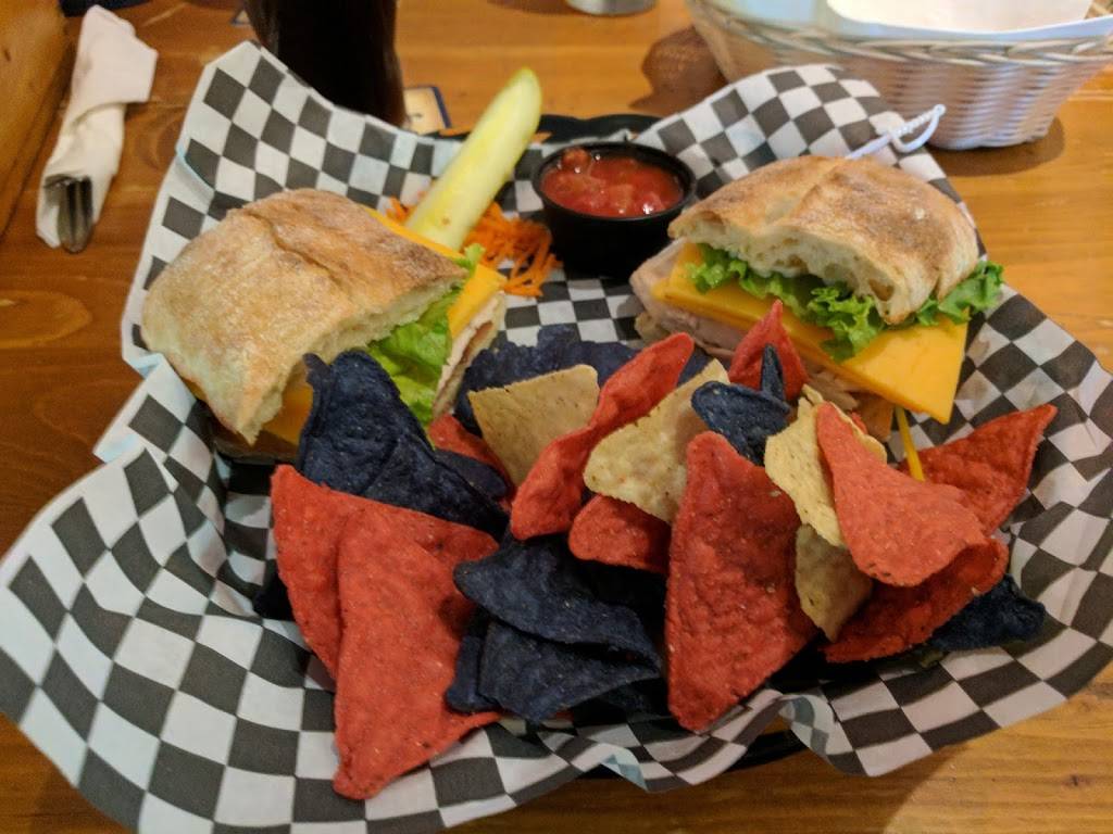 Queens Bush Pub | restaurant | 451 10th St, Hanover, ON N4N 1P7, Canada | 5193646666 OR +1 519-364-6666