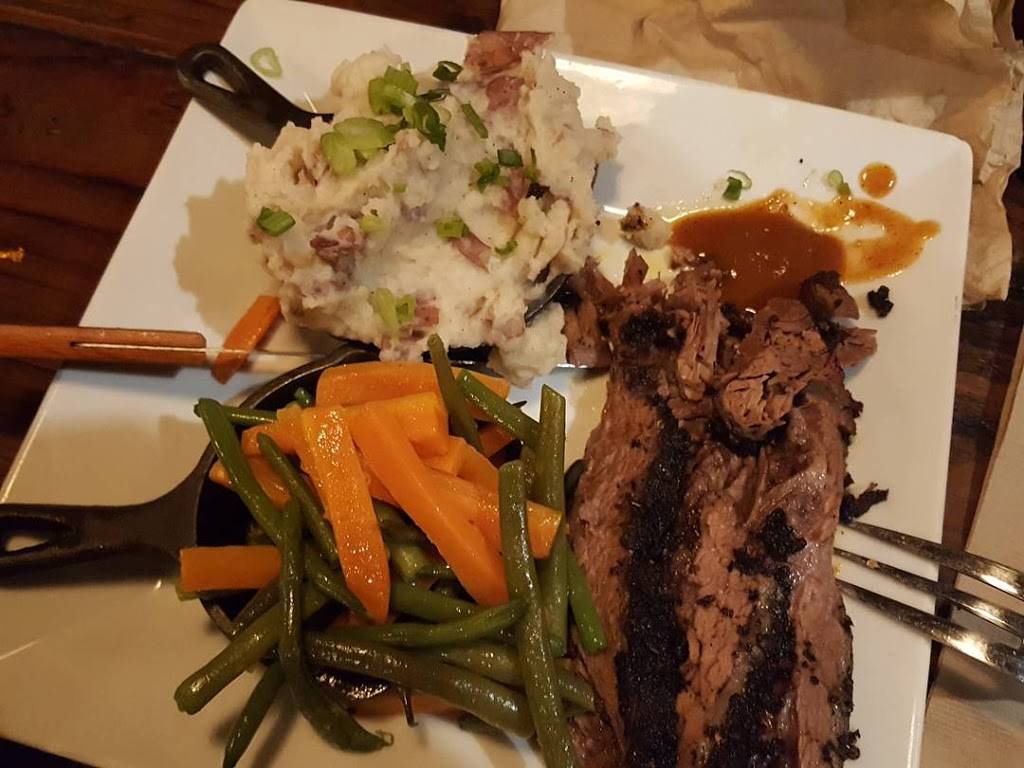 Smokehouse on Main | restaurant | 24255 Main St, Santa Clarita, CA 91321, USA | 6618884585 OR +1 661-888-4585