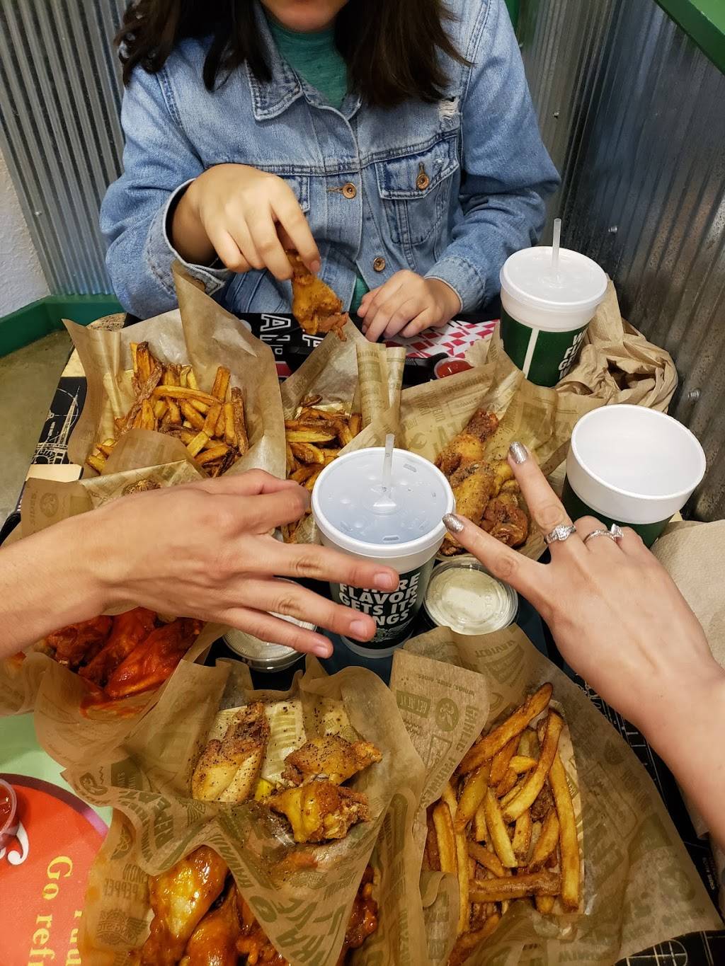 Wingstop | restaurant | 1425 Wirt Rd, Houston, TX 77055, USA | 7134649464 OR +1 713-464-9464
