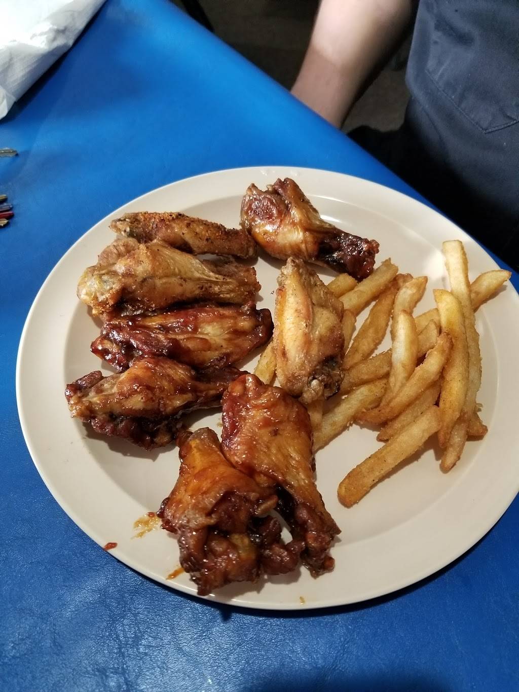 Lil Ds Dugout | restaurant | 3051 S Irby St, Florence, SC 29505, USA | 8436405453 OR +1 843-640-5453