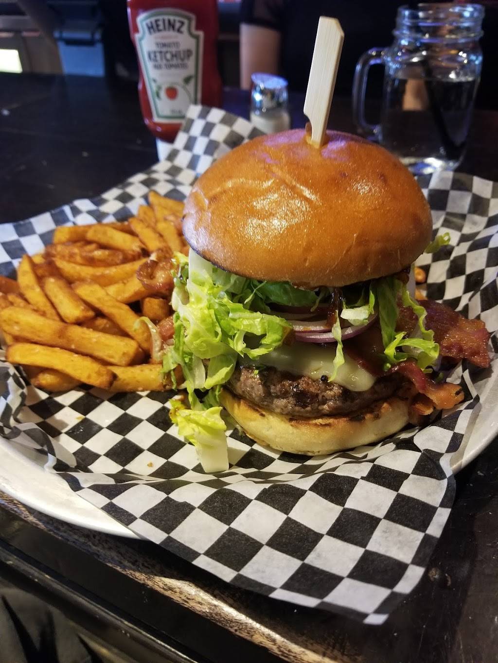 Pub Phoenix ste-Julie | restaurant | 1970 Rue Léonard-de-Vinci, Sainte-Julie, QC J3E 1Y8, Canada | 4509222725 OR +1 450-922-2725