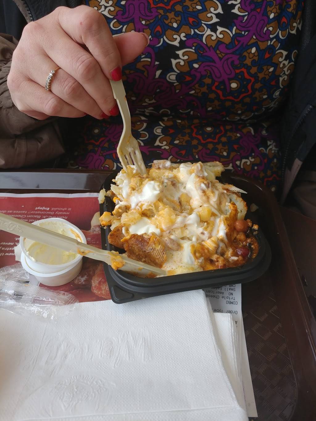 Wendys | restaurant | 1 Red Oaks Shopping Center, Ronceverte, WV 24970, USA | 3046452304 OR +1 304-645-2304