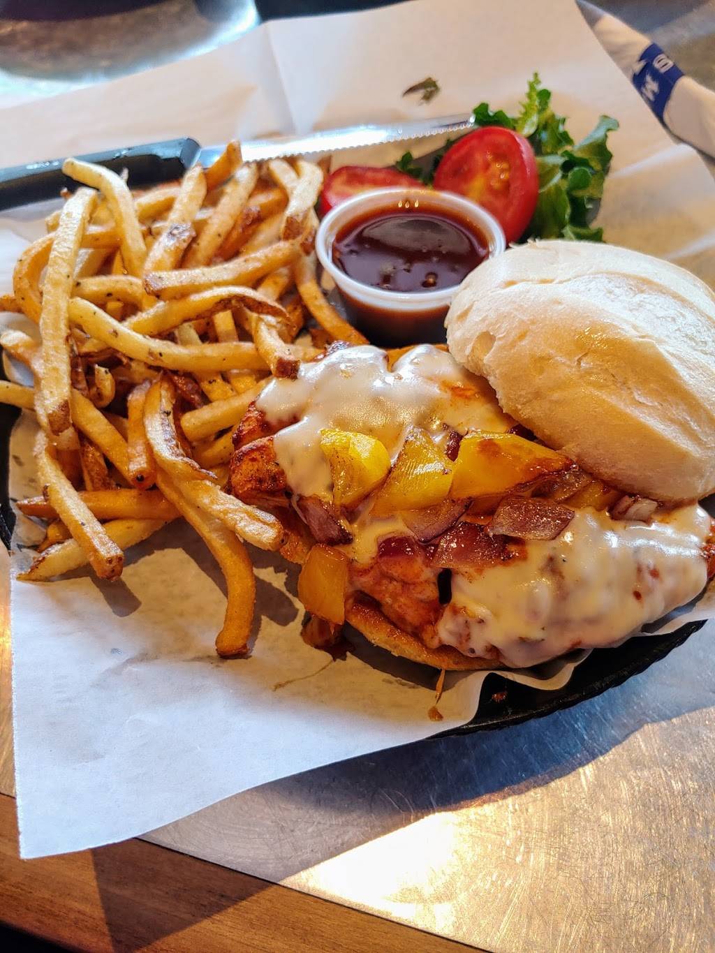 Maniacs | restaurant | 99 Seaboard Ln # 500, Brentwood, TN 37027, USA | 6153702803 OR +1 615-370-2803