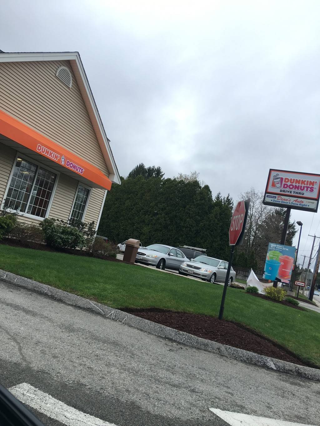 Dunkin | bakery | 92 W Main St, West Brookfield, MA 01585, USA | 5088677440 OR +1 508-867-7440
