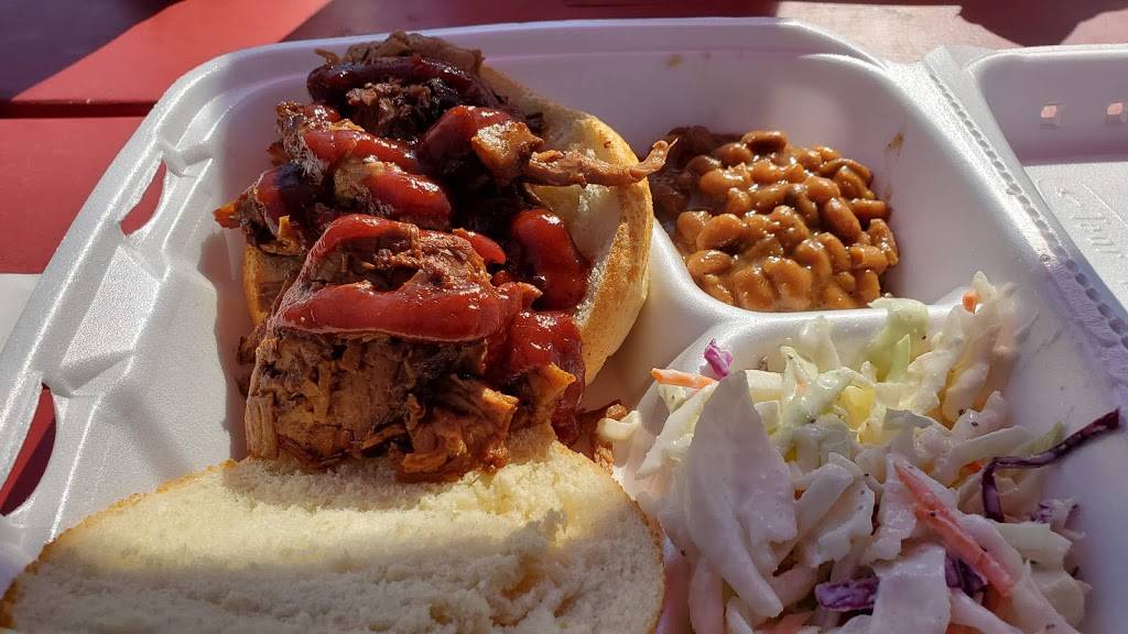 Big Dawgs Smokehouse | restaurant | 2317 Community Way, North Gower, ON K0A 2T0, Canada | 6132238625 OR +1 613-223-8625