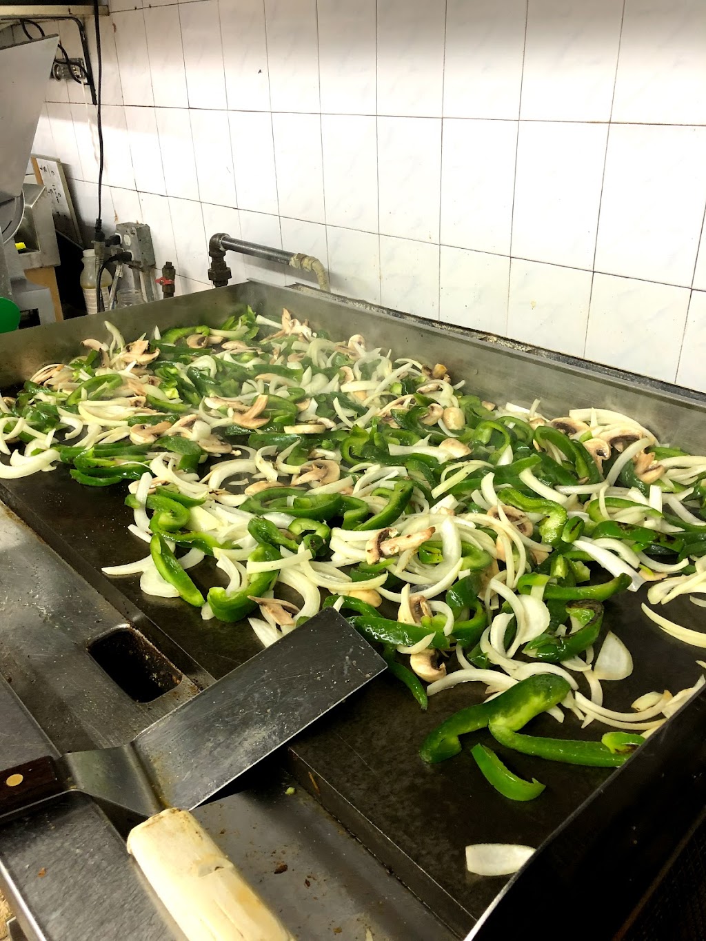 La Cueva Deli & Mexican grill | restaurant | 1182 W Farms Rd, Bronx, NY 10459, USA | 7185892409 OR +1 718-589-2409