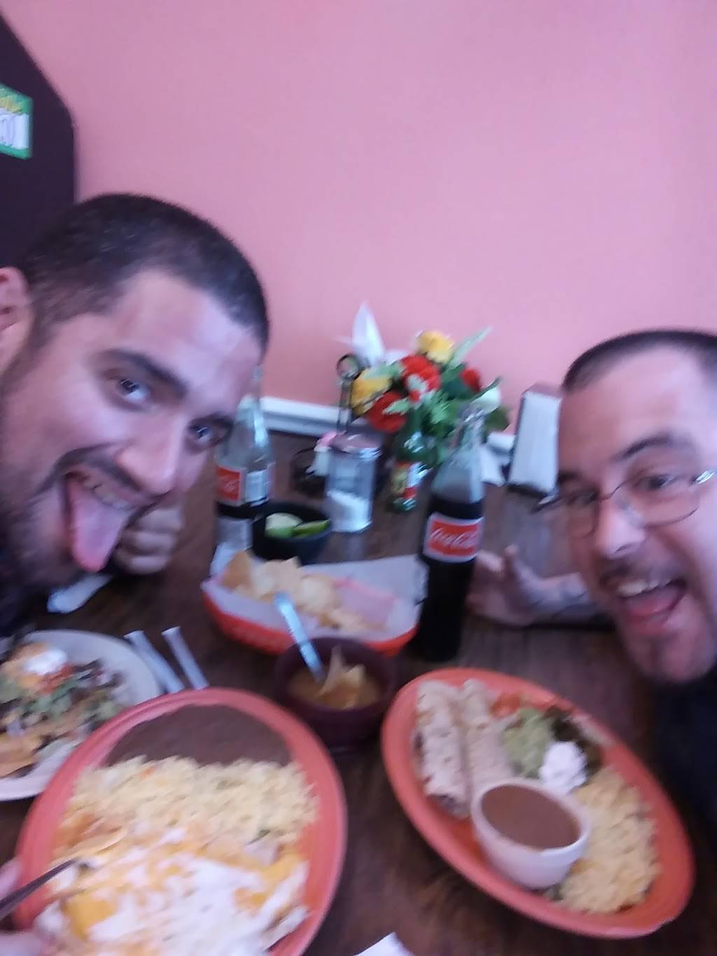 Rosies | restaurant | 6440 W 43rd St, Houston, TX 77092, USA | 7136885993 OR +1 713-688-5993