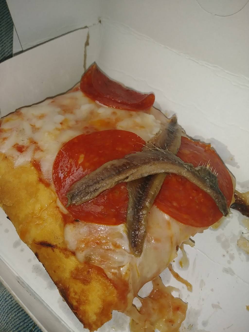 Della Salas Pizza | restaurant | 5527 Verona Rd, Verona, PA 15147, USA | 4127935656 OR +1 412-793-5656