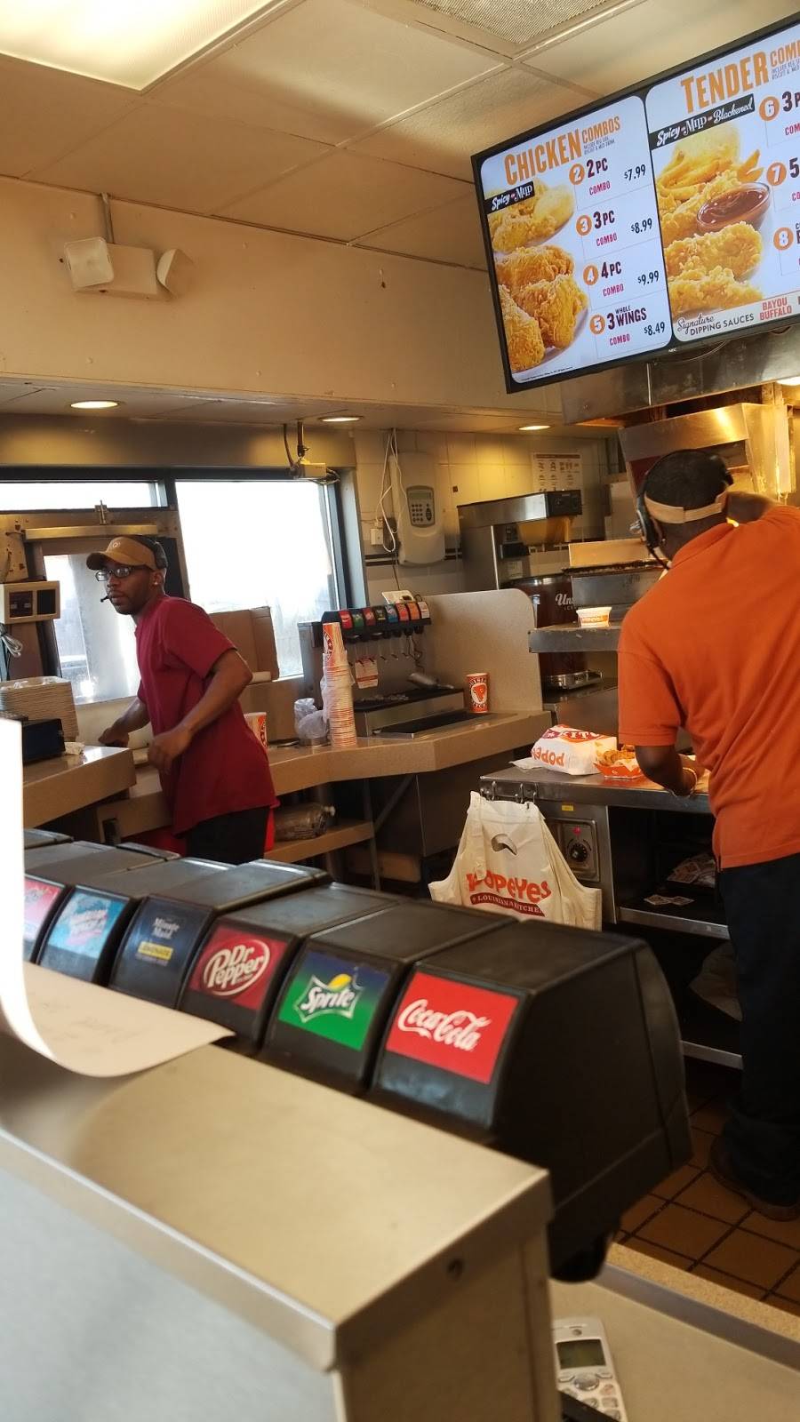 Popeyes Louisiana Kitchen | restaurant | 15345 S Wood St, Harvey, IL 60426, USA | 7083336655 OR +1 708-333-6655