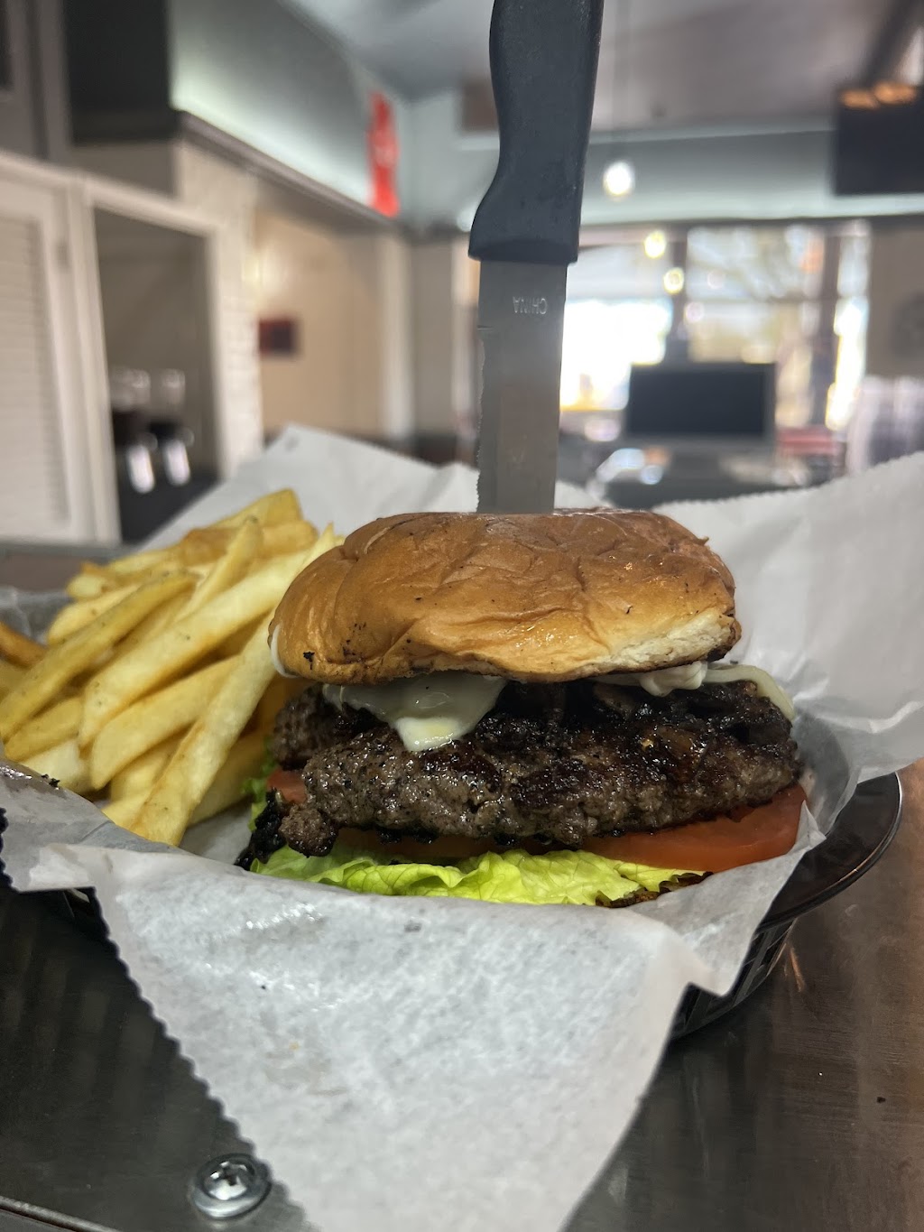 Chasing Cars Burgers & Dogs | restaurant | 1301 W 15th St, Panama City, FL 32401, USA | 8502509000 OR +1 850-250-9000
