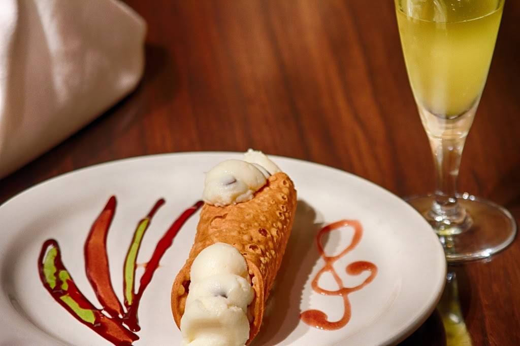 Cafe Gianni Giannis Italian | restaurant | 425 Alexander St, Mt Dora, FL 32757, USA | 3527353327 OR +1 352-735-3327