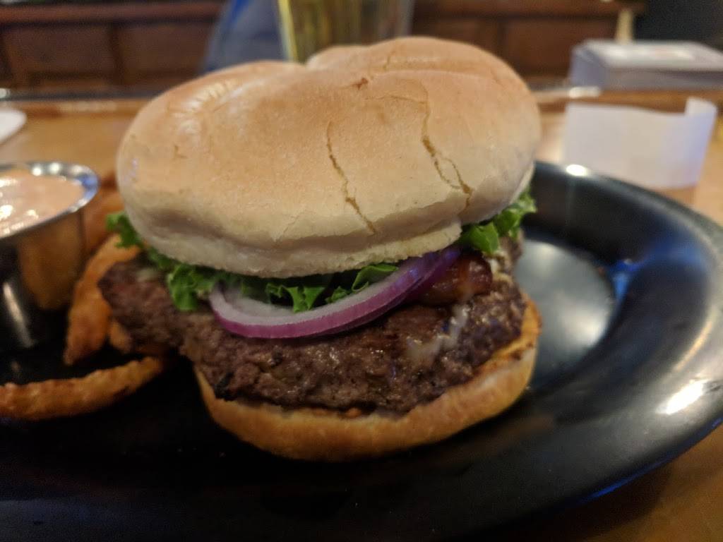 Spikes Beach Bar & Grille | restaurant | 2300 Judson St, Lincoln, NE 68521, USA | 4024771175 OR +1 402-477-1175