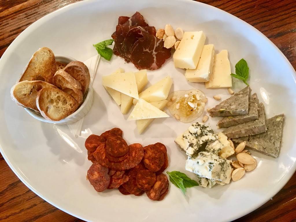 Stalk & Vine | restaurant | 224 S Water St #1G, Wilmington, NC 28401, USA | 9107690567 OR +1 910-769-0567