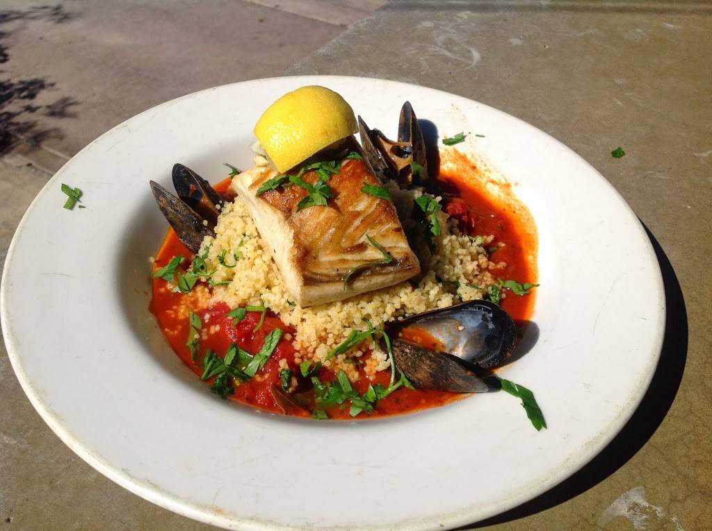 Public House | restaurant | 41971 Main St, Temecula, CA 92590, USA | 9516767305 OR +1 951-676-7305