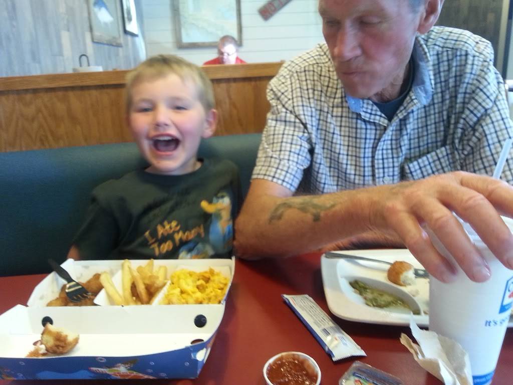 Captain Ds | restaurant | 10101 Dixie Hwy, Louisville, KY 40272, USA | 5029357350 OR +1 502-935-7350