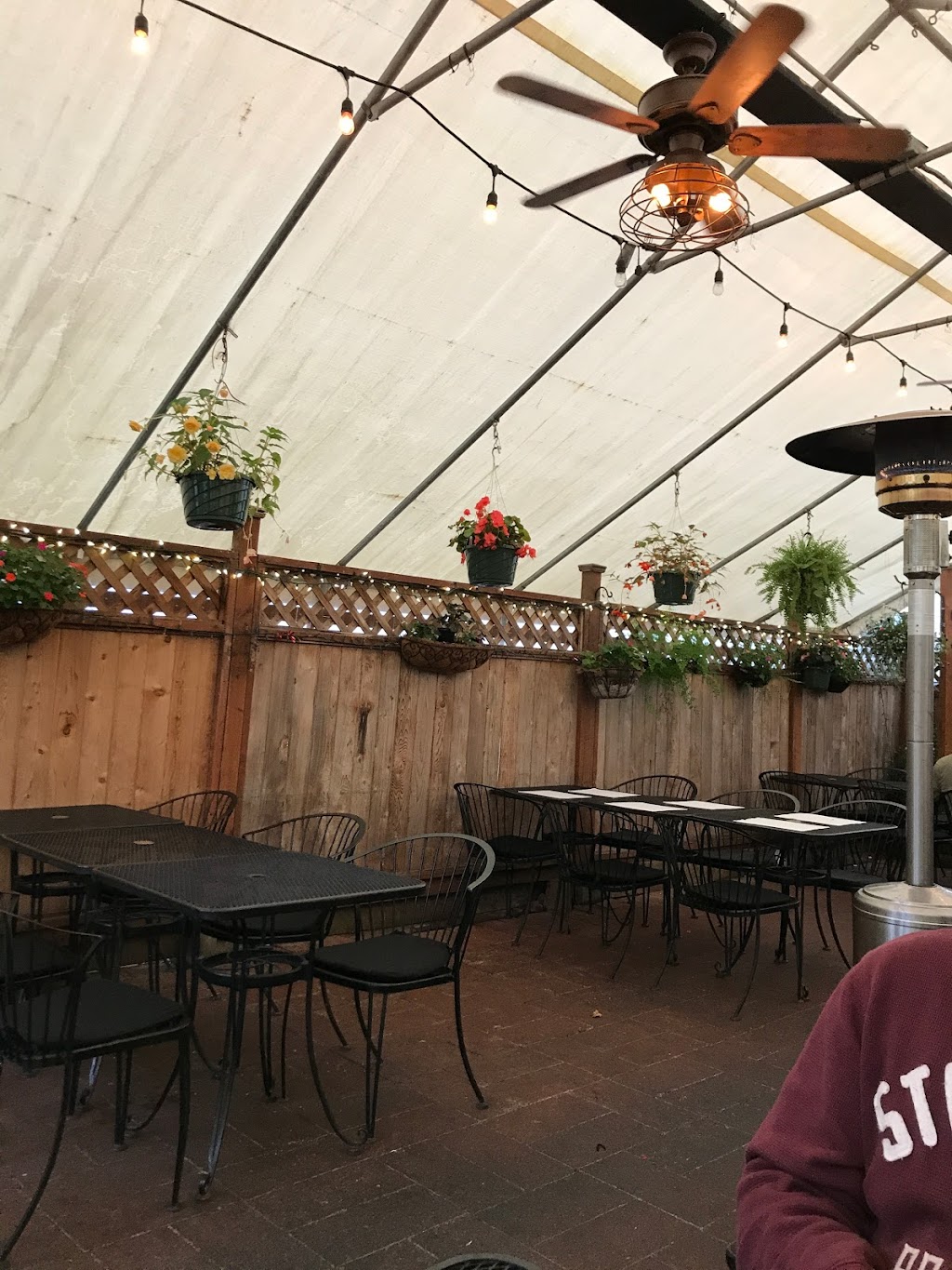 Coach House | restaurant | 604 6th Ave, Coos Bay, OR 97420, USA | 5412675116 OR +1 541-267-5116