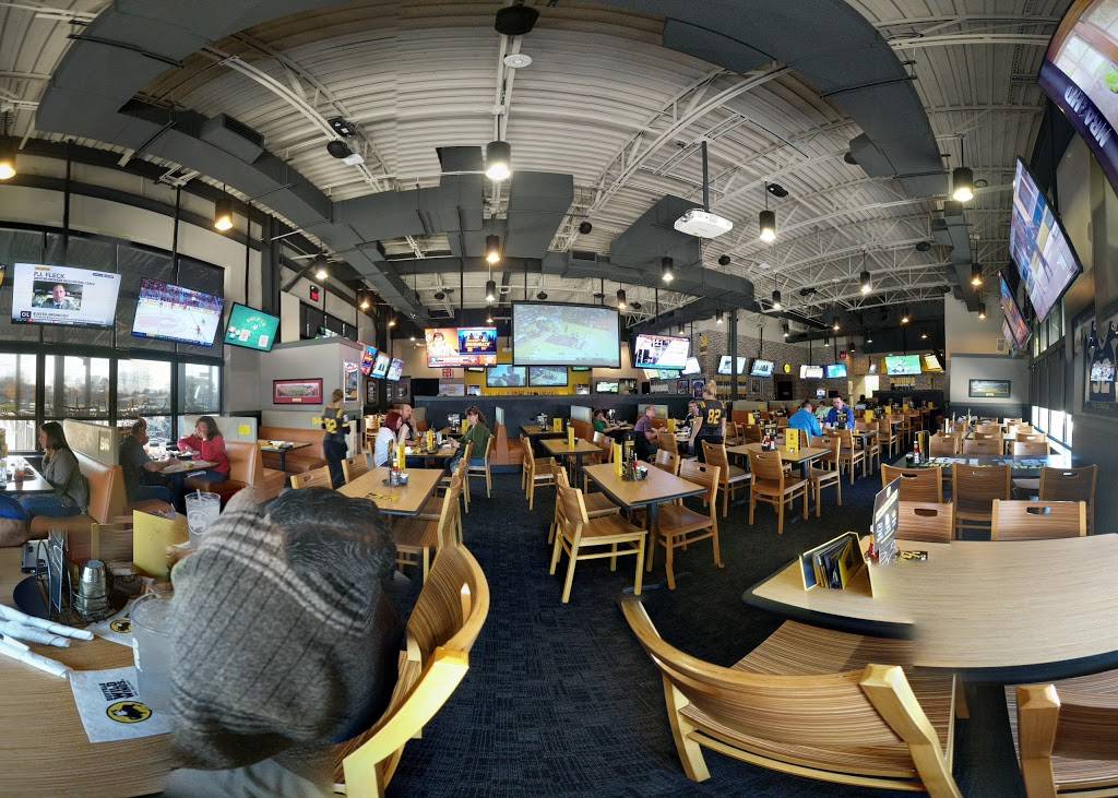 Buffalo Wild Wings | restaurant | 1180 W Sunset Dr Ste 106, Waukesha, WI 53189, USA | 2628322999 OR +1 262-832-2999