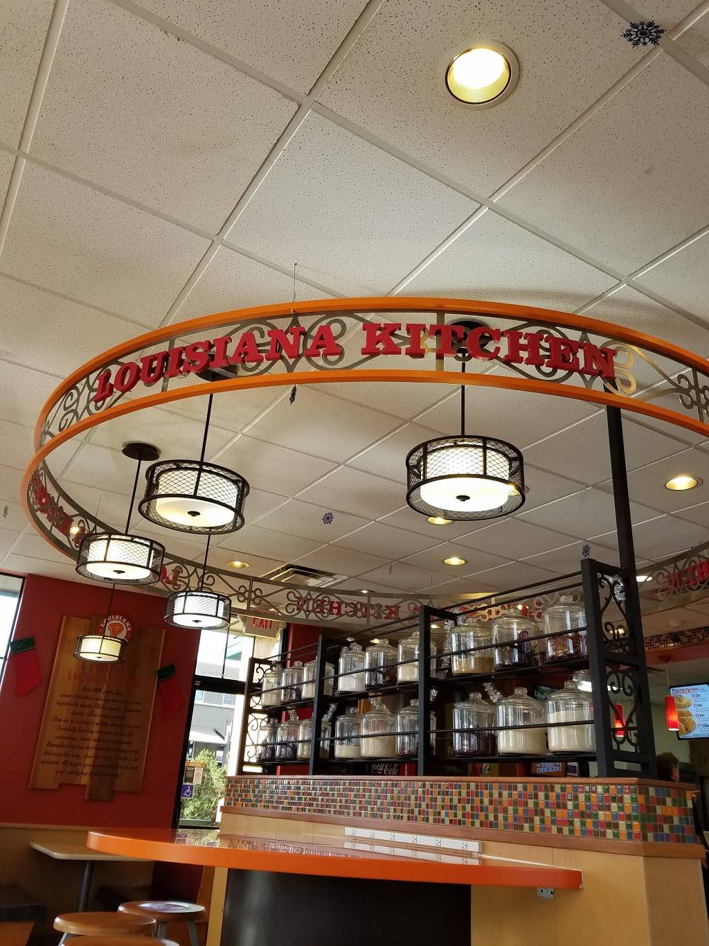 Popeyes Louisiana Kitchen | restaurant | 39462 Trade Center Dr, Palmdale, CA 93551, USA | 6612742575 OR +1 661-274-2575