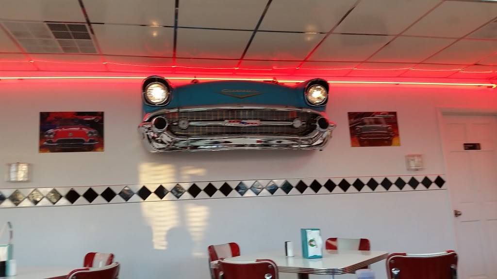 Foxs Pizza Den | restaurant | 128 W Allegheny St, Martinsburg, PA 16662, USA | 8147933366 OR +1 814-793-3366