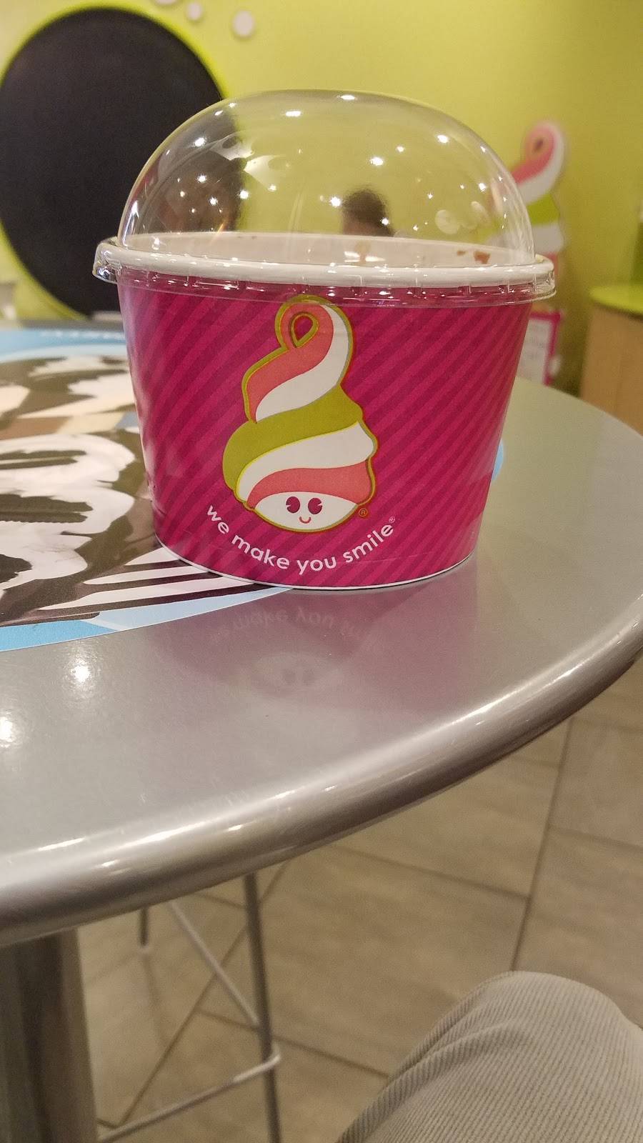 Menchies Frozen Yogurt | bakery | 19171 SE Mill Plain Blvd #107, Vancouver, WA 98683, USA | 3605974055 OR +1 360-597-4055