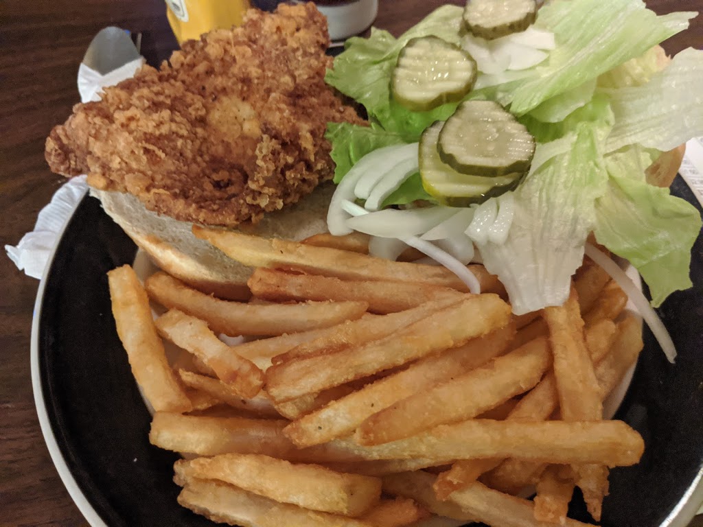 Chief Restaurant & Lounge | restaurant | 107 E Main St, Hartington, NE 68739, USA | 4022549107 OR +1 402-254-9107