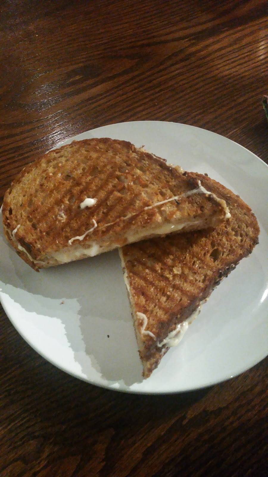 Cheeses Murphy | restaurant | 46 King St N, Waterloo, ON N2J 2W9, Canada | 5198860227 OR +1 519-886-0227