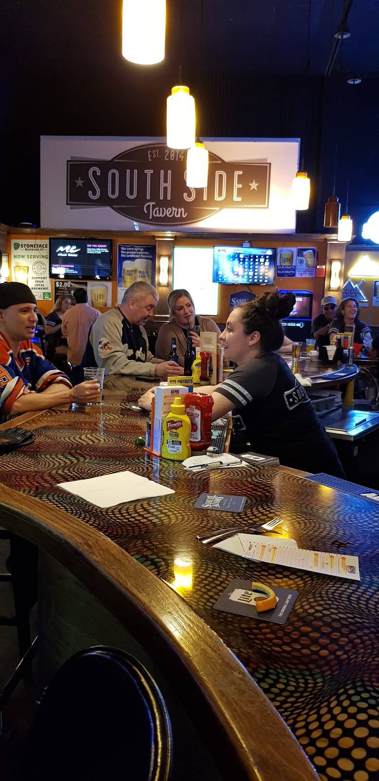 South Side Tavern | restaurant | 1279 S Willow St, Manchester, NH 03103, USA | 6039359947 OR +1 603-935-9947