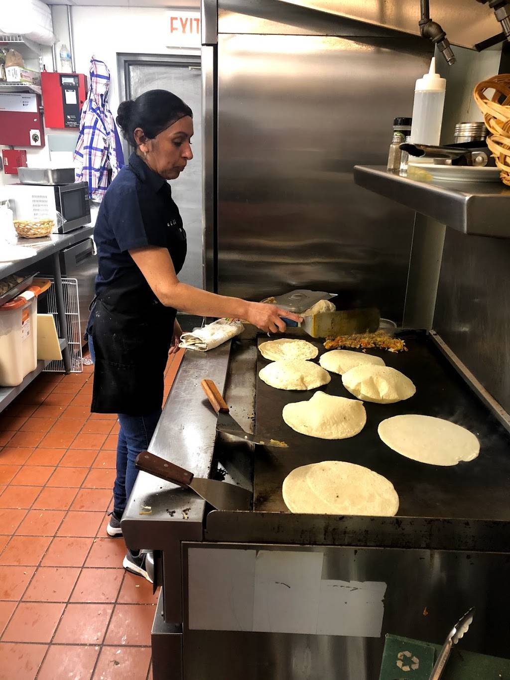 El Senor Sombrero | restaurant | 6300 W 79th St, Burbank, IL 60459, USA | 7086342762 OR +1 708-634-2762