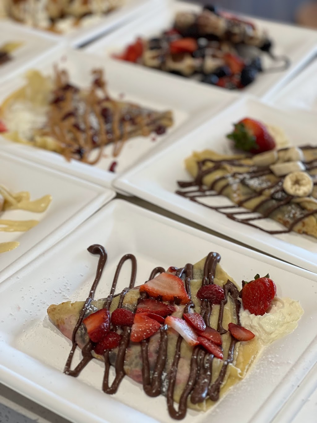 Crepes N Crisps | restaurant | 10001 Chester Ave Suite J, Cleveland, OH 44106, USA | 2162935522 OR +1 216-293-5522