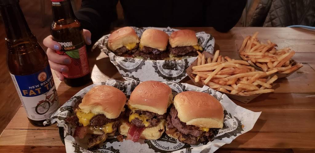 Harrys Bar & Burger Lincoln | restaurant | 200 Front St, Lincoln, RI 02865, USA | 4014754017 OR +1 401-475-4017