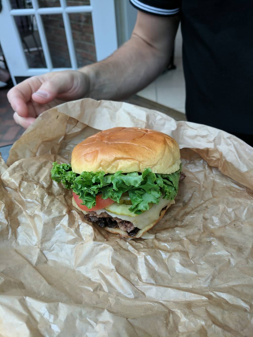 Stax Burgers | restaurant | 2800 Opryland Dr, Nashville, TN 37214, USA | 6158891000 OR +1 615-889-1000