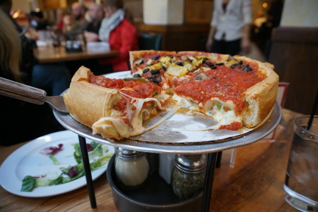 Giordanos | restaurant | 130 E Randolph St, Chicago, IL 60601, USA | 3126161200 OR +1 312-616-1200