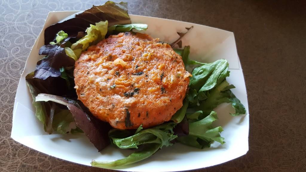 Michael Ts Restaurant | restaurant | 8390 Seneca Turnpike, New Hartford, NY 13413, USA | 3157244882 OR +1 315-724-4882