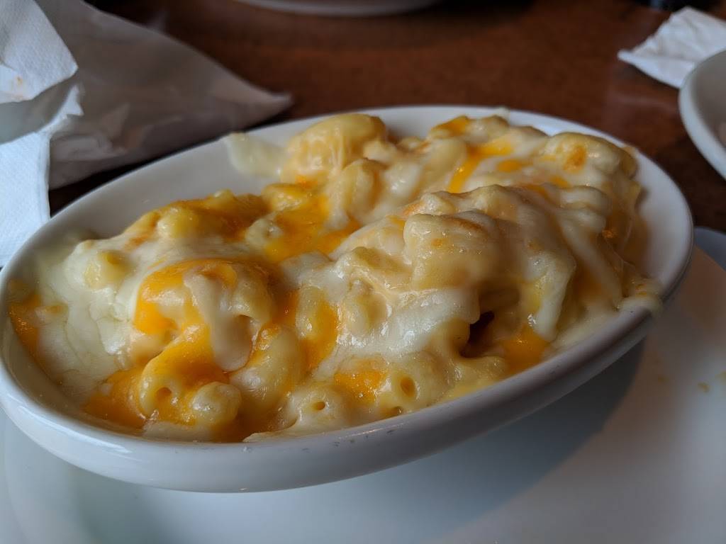 TGI Fridays | restaurant | 18400 Royalton Rd, Strongsville, OH 44136, USA | 4402381299 OR +1 440-238-1299