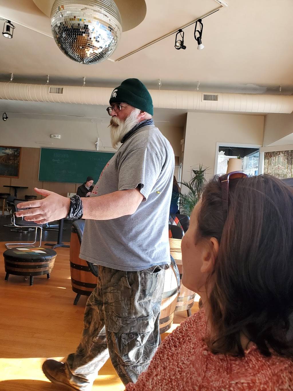 Broadway Marys | restaurant | 939 Broadway Ave, Lorain, OH 44052, USA | 4406544789 OR +1 440-654-4789