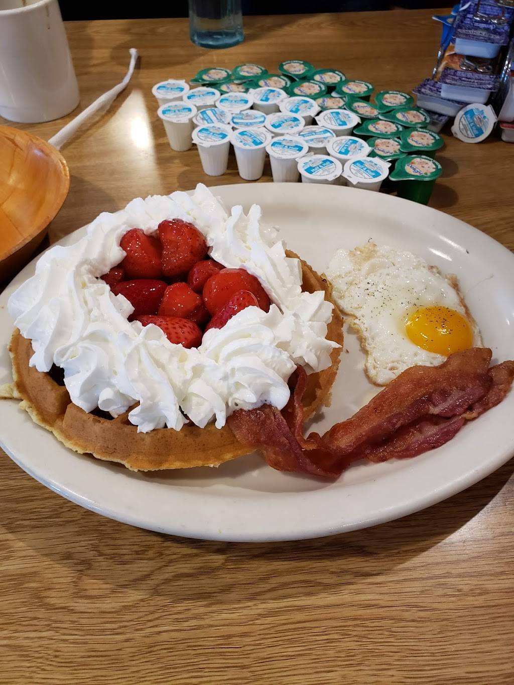 Zekes Eatin Place | meal takeaway | 1855 E 4th St, Ontario, CA 91764, USA | 9099842900 OR +1 909-984-2900