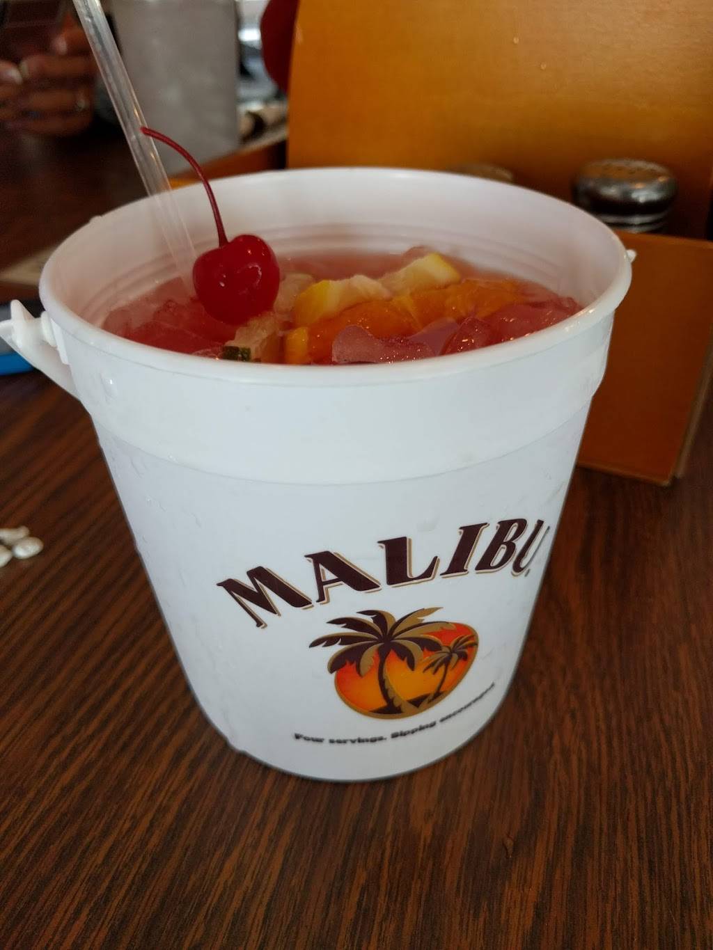 Boathouse Food & Deck | restaurant | 601 N Shore Dr, St Charles, MO 63301, USA | 6362503300 OR +1 636-250-3300