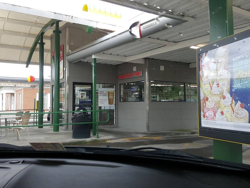 Sonic Drive-In | restaurant | 602 Market St, North Tazewell, VA 24630, USA | 2769882343 OR +1 276-988-2343