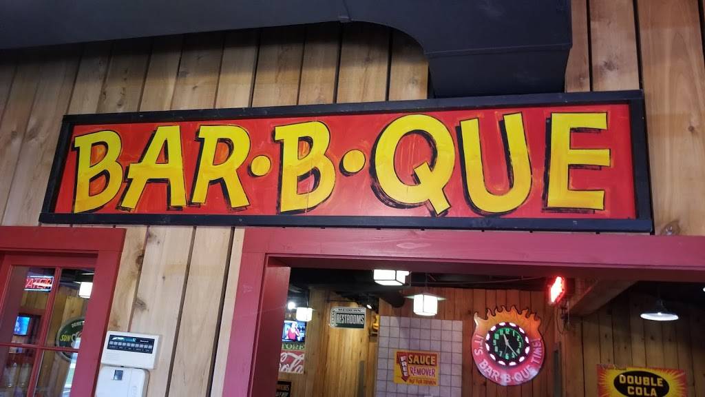 Famous Daves Bar-B-Que | restaurant | 3055 WI-16, La Crosse, WI 54601, USA | 6087794100 OR +1 608-779-4100