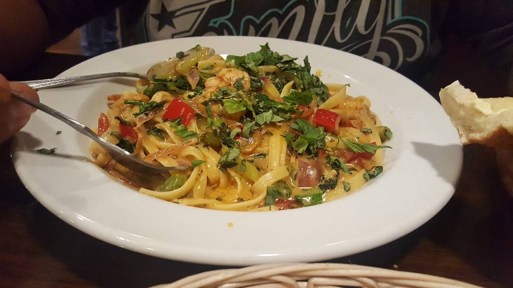 Strings Bar And Grill | restaurant | 680 N Main St, Manteca, CA 95336, USA | 2092390378 OR +1 209-239-0378