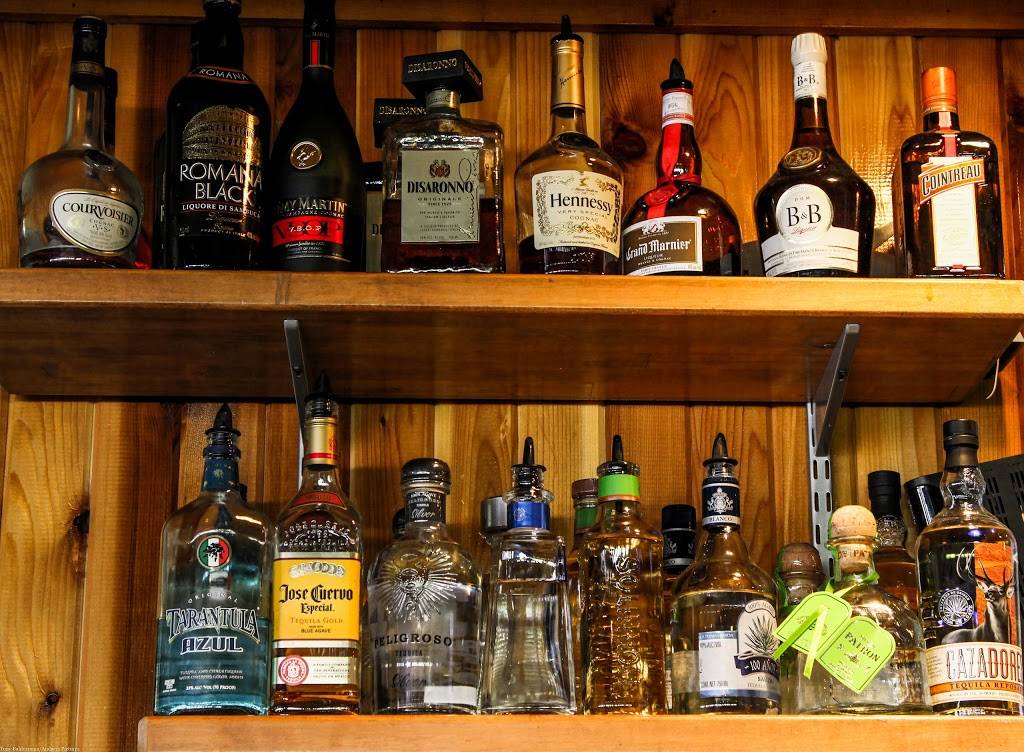 Blue Diamond Pool Grill | restaurant | 3330 Commercial St SE, Salem, OR 97302, USA | 5033858770 OR +1 503-385-8770