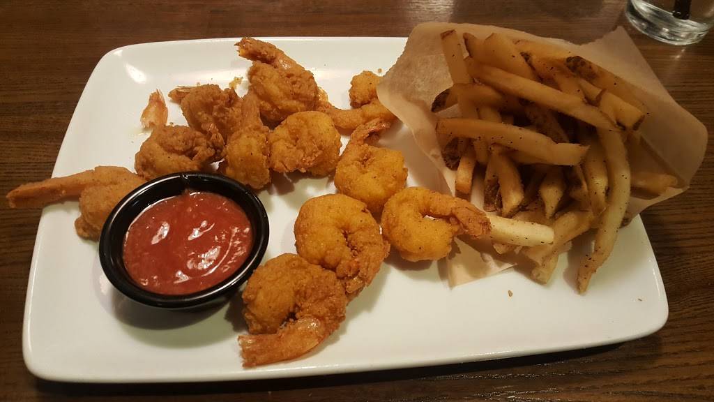 TGI Fridays | restaurant | 7855E Tysons Corner Center, McLean, VA 22102, USA | 7034485470 OR +1 703-448-5470