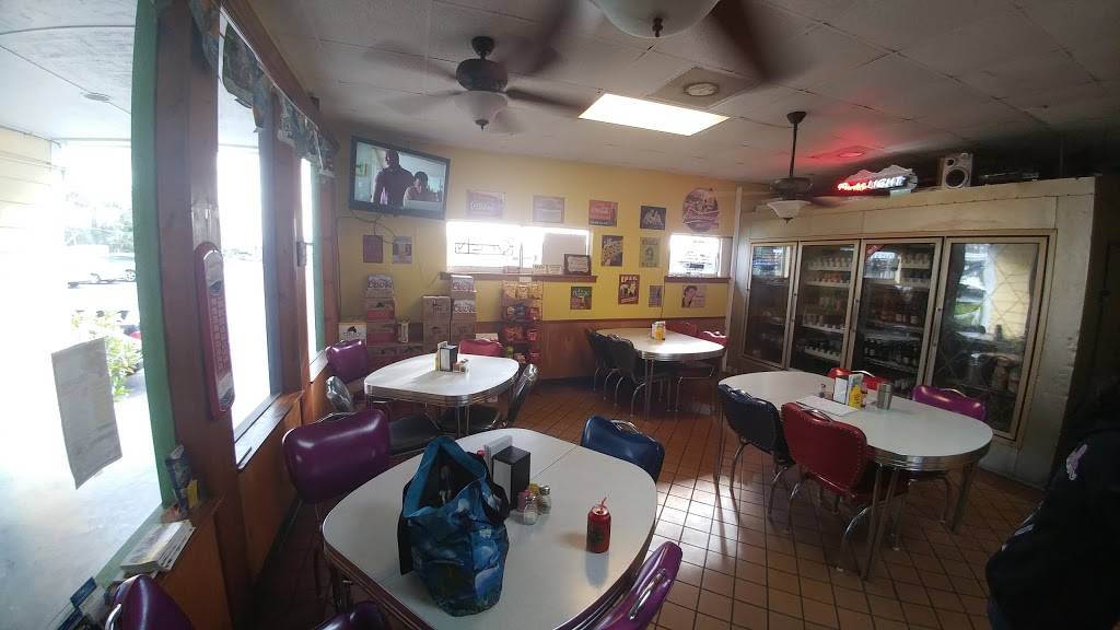 Connies Deli | restaurant | 4360 Carraway Pl, Sanford, FL 32771, USA | 4073228800 OR +1 407-322-8800
