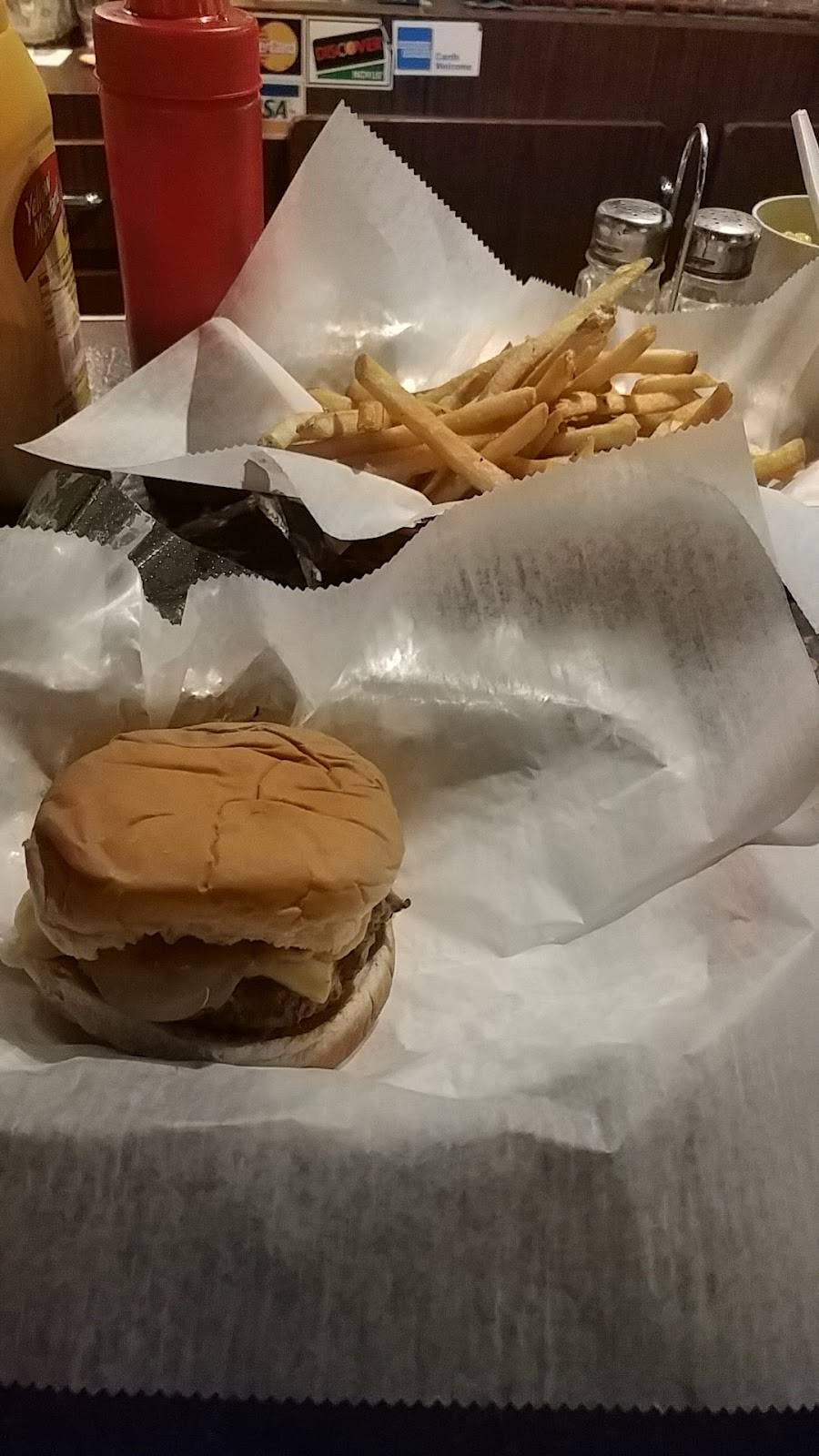 Winners Circle Bar & Grill | restaurant | 5879 Shea Rd, Township of Cottrellville, MI 48039, USA | 8107653868 OR +1 810-765-3868