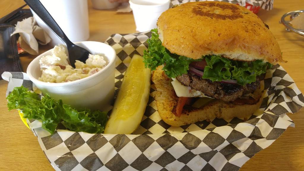 Fatboyz Sandwich Shop | restaurant | 610 TX-16, Bandera, TX 78003, USA | 8307963767 OR +1 830-796-3767