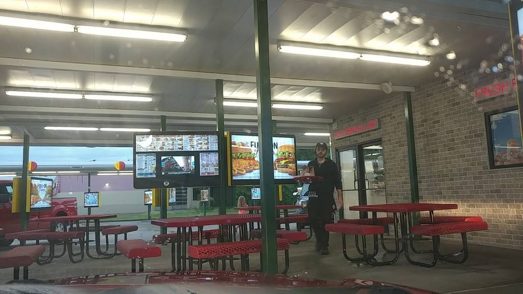 Sonic Drive-In | restaurant | 950 E Main St, Carbondale, IL 62901, USA | 6184577299 OR +1 618-457-7299