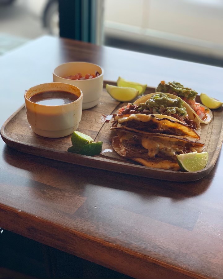 The Flamingo | restaurant | 266 Commercial Street, Boston, MA 02109, USA | 8572847545 OR +1 857-284-7545