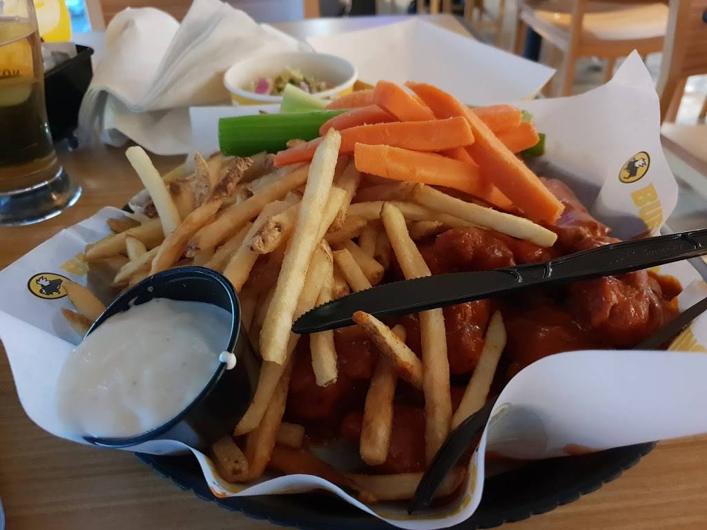 Buffalo Wild Wings | restaurant | John F. Kennedy International Airport (JFK), Terminal 4, Jamaica, NY 11430, USA | 7187514769 OR +1 718-751-4769