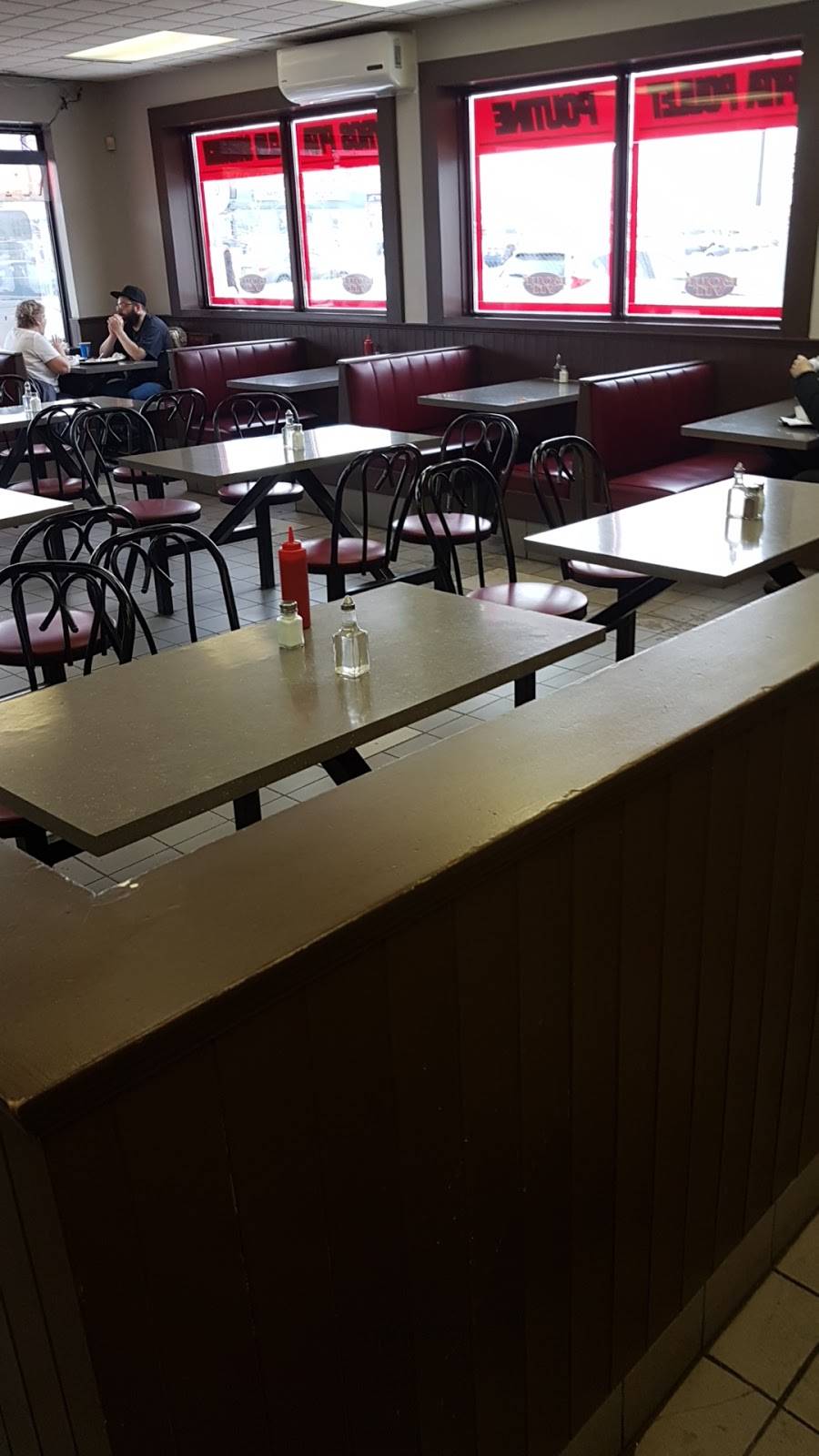 Restaurant Bouf-Vite | restaurant | 13088 Rue Sherbrooke E, Pointe-aux-Trembles, QC H1A 3W2, Canada | 5146429437 OR +1 514-642-9437