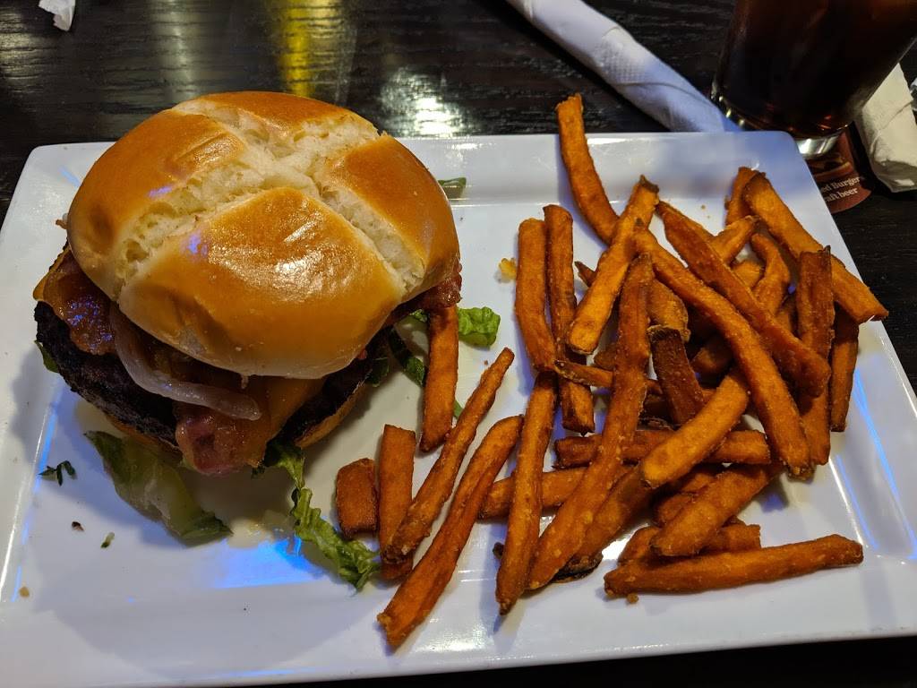Red Robin Gourmet Burgers and Brews | restaurant | 37701 Six Mile Rd, Livonia, MI 48152, USA | 7345428030 OR +1 734-542-8030